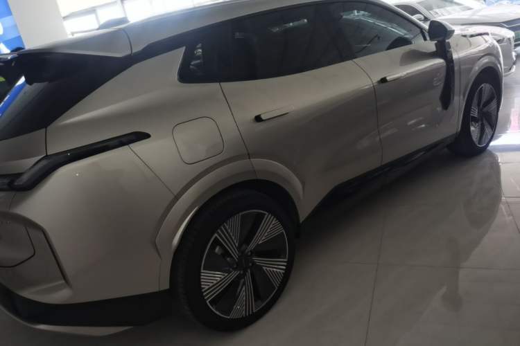 Used Lynk & Co 08 EM-P 2023 120km Long-Range Halo Rear Right 45 Deg