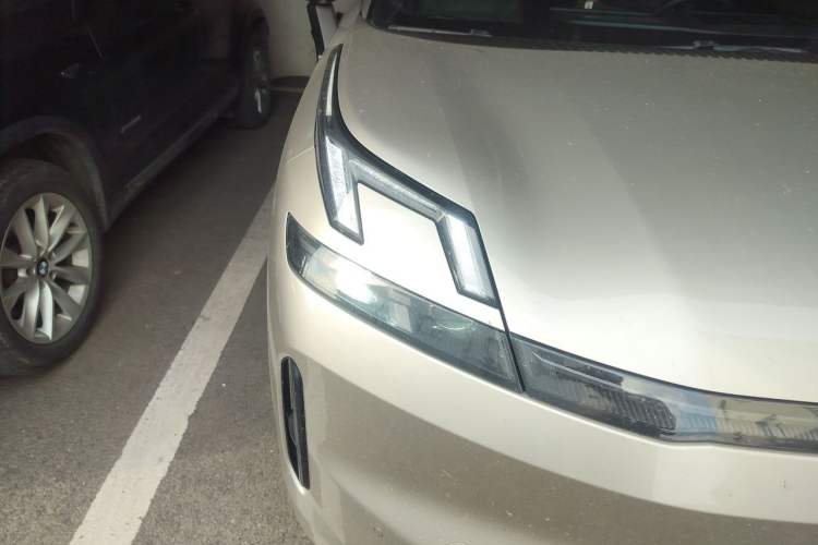 Used Lynk & Co 08 EM-P 2023 120km Long-Range Halo Right Front Headlight
