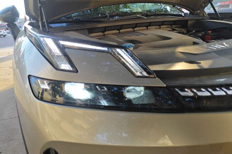Used Lynk & Co 08 EM-P 2023 220km All-Wheel-Drive Performance Halo Right Front Headlight