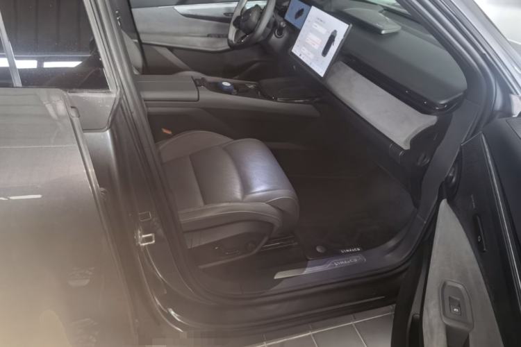 Used Lynk & Co 08 EM-P 2023 120km Long-Range Halo Right Front Seat