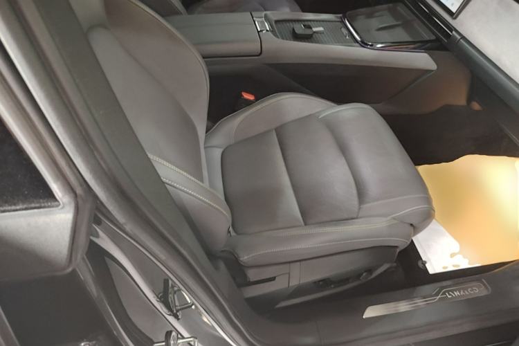Used Lynk & Co 08 EM-P 2023 120km Long-Range Halo Right Front Seat