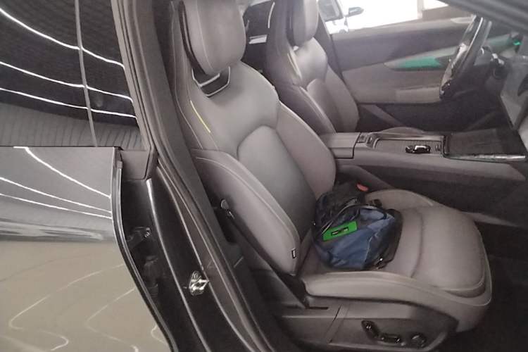 Used Lynk & Co 08 EM-P 2023 120km Long-Range Pro Right Front Seat