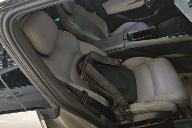 Used Lynk & Co 08 EM-P 2023 120km Long-Range Halo Right Front Seat