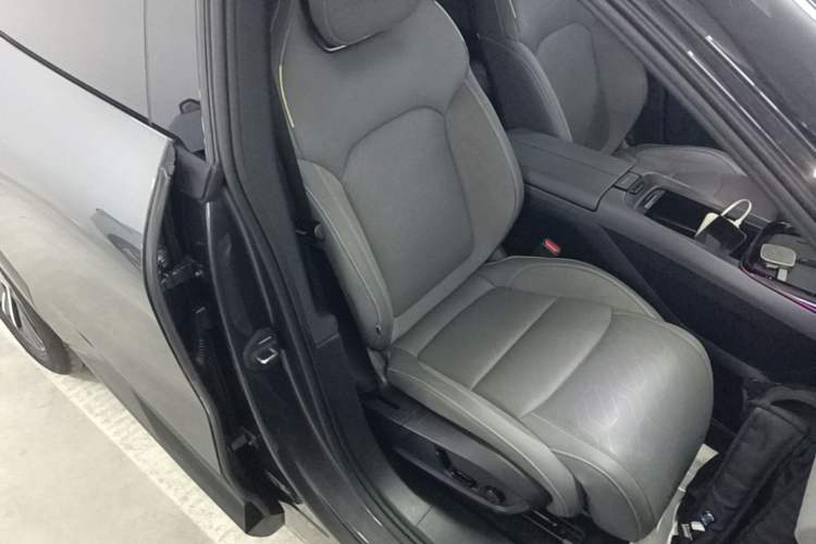 Used Lynk & Co 08 EM-P 2023 120km Long-Range Halo Right Front Seat