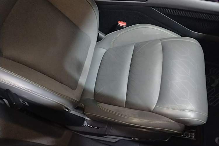 Used Lynk & Co 08 EM-P 2023 120km Long-Range Halo Right Front Seat