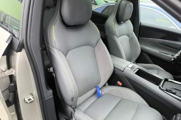 Used Lynk & Co 08 EM-P 2023 120km Long-Range Halo Right Front Seat
