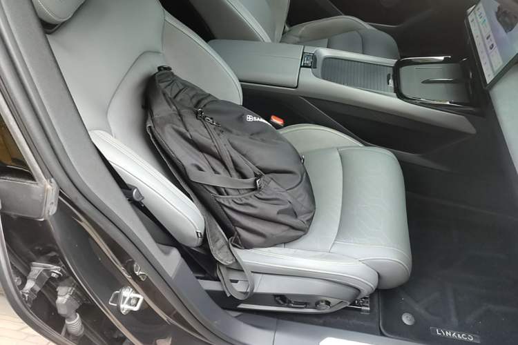 Used Lynk & Co 08 EM-P 2023 120km Long-Range Halo Right Front Seat