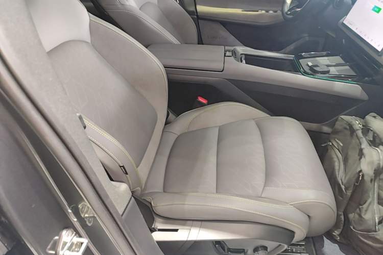 Used Lynk & Co 08 EM-P 2023 245km Ultra-Long Range Halo Right Front Seat
