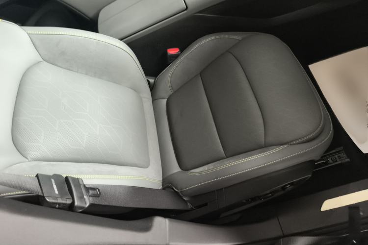 Used Lynk & Co 08 EM-P 2023 120km Long-Range Pro Right Front Seat