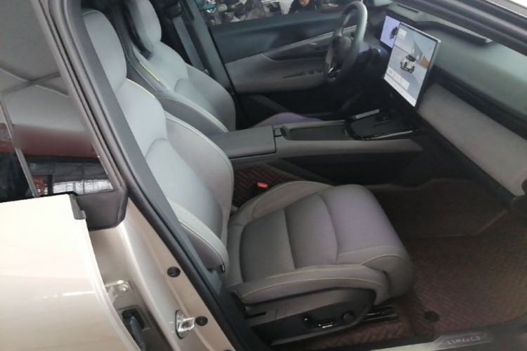 Used Lynk & Co 08 EM-P 2023 120km Long-Range Halo Right Front Seat