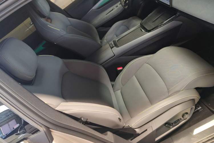 Used Lynk & Co 08 EM-P 2023 120km Long-Range Halo Right Front Seat