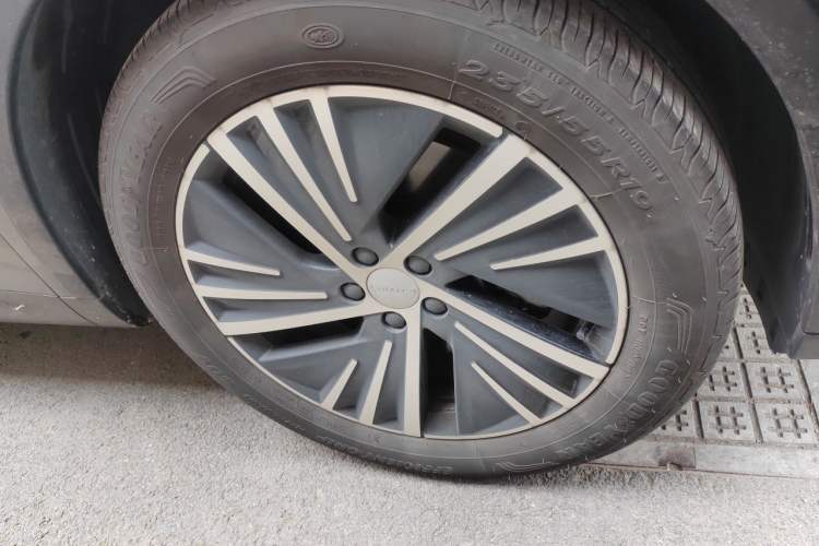 Used Lynk & Co 08 EM-P 2023 120km Long-Range Halo Right Front Wheel Hub