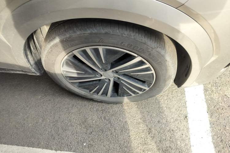 Used Lynk & Co 08 EM-P 2023 120km Long-Range Halo Right Front Wheel Hub