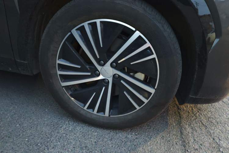 Used Lynk & Co 08 EM-P 2023 120km Long-Range Halo Right Front Wheel Hub