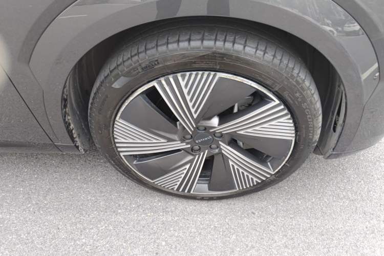 Used Lynk & Co 08 EM-P 2023 245km Ultra-Long Range Halo Right Front Wheel Hub