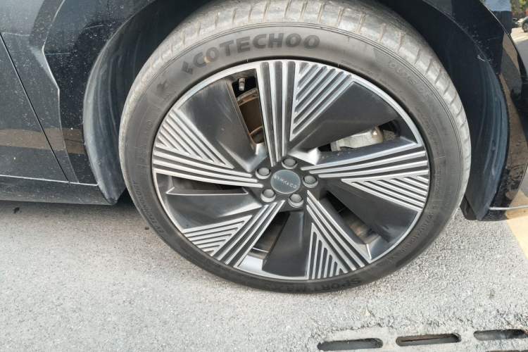Used Lynk & Co 08 EM-P 2023 245km Ultra-Long Range Halo Right Front Wheel Hub