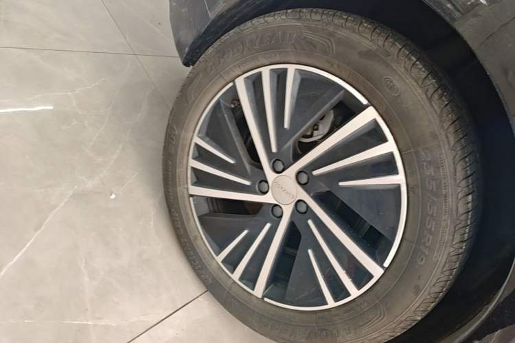 Used Lynk & Co 08 EM-P 2023 220km All-Wheel-Drive Performance Halo Right Rear Wheel Hub