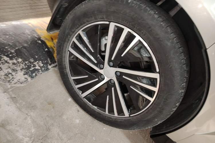 Used Lynk & Co 08 EM-P 2023 120km Long-Range Halo Right Rear Wheel Hub