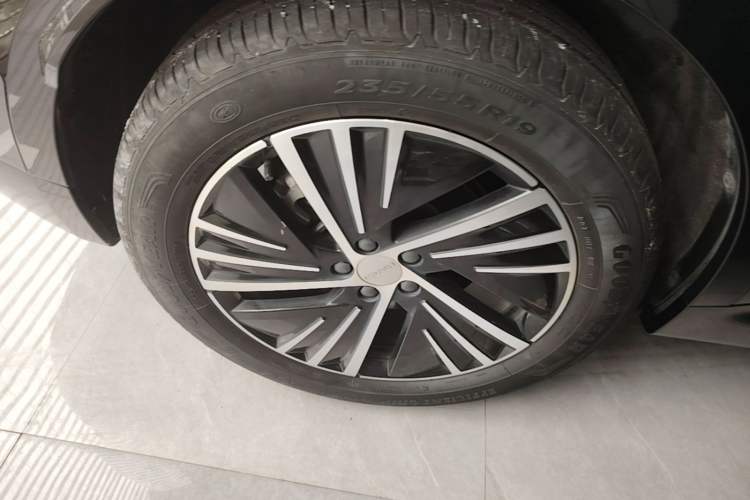 Used Lynk & Co 08 EM-P 2023 120km Long-Range Halo Right Rear Wheel Hub
