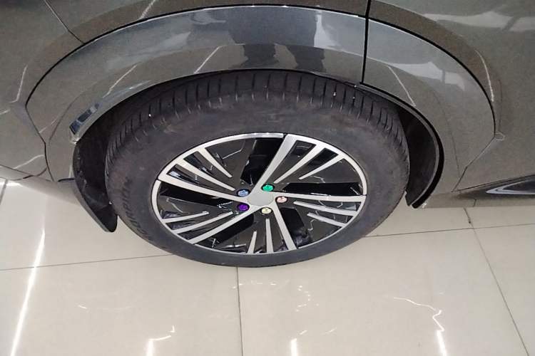 Used Lynk & Co 08 EM-P 2023 120km Long-Range Pro Right Rear Wheel Hub