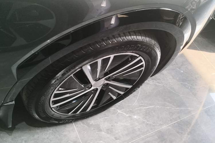 Used Lynk & Co 08 EM-P 2023 220km All-Wheel-Drive Performance Halo Right Rear Wheel Hub
