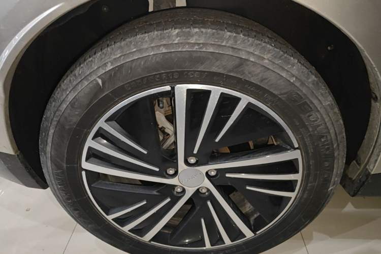 Used Lynk & Co 08 EM-P 2023 120km Long-Range Halo Right Rear Wheel Hub