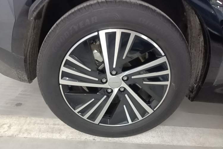Used Lynk & Co 08 EM-P 2023 120km Long-Range Halo Right Rear Wheel Hub