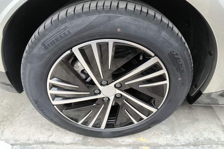 Used Lynk & Co 08 EM-P 2023 120km Long-Range Halo Right Rear Wheel Hub