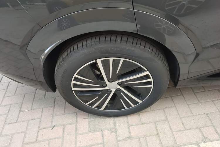 Used Lynk & Co 08 EM-P 2023 120km Long-Range Halo Right Rear Wheel Hub