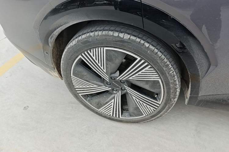 Used Lynk & Co 08 EM-P 2023 220 km Limited-Time Edition Right Rear Wheel Hub