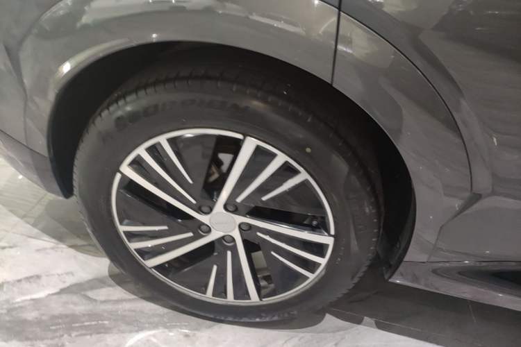 Used Lynk & Co 08 EM-P 2023 245km Ultra-Long Range Halo Right Rear Wheel Hub