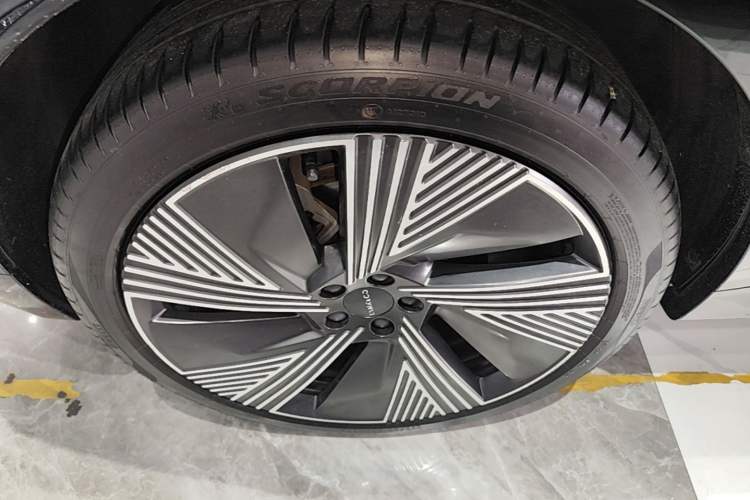 Used Lynk & Co 08 EM-P 2023 245km Ultra-Long Range Halo Right Rear Wheel Hub