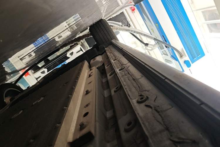 Used Lynk & Co 08 EM-P 2023 220km All-Wheel-Drive Performance Halo Right Side Sill