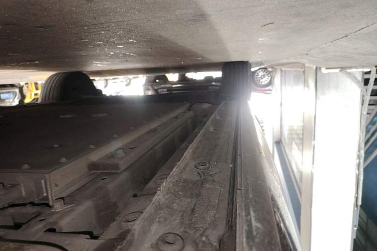 Used Lynk & Co 08 EM-P 2023 120km Long-Range Halo Right Side Sill