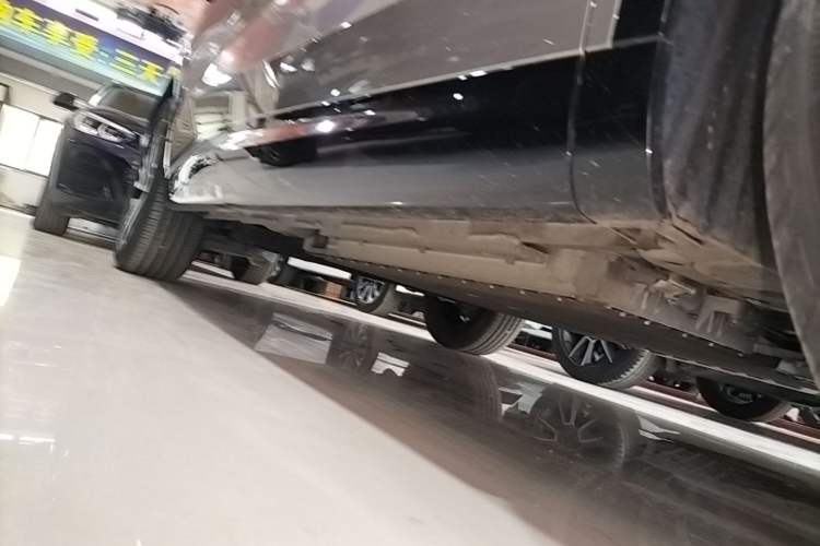Used Lynk & Co 08 EM-P 2023 245km Ultra-Long Range Halo Right Side Sill