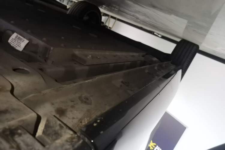 Used Lynk & Co 08 EM-P 2023 120km Long-Range Halo Right Side Sill