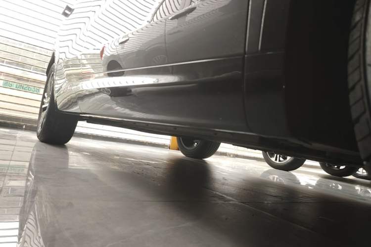 Used Lynk & Co 08 EM-P 2023 120km Long-Range Halo Right Side Sill