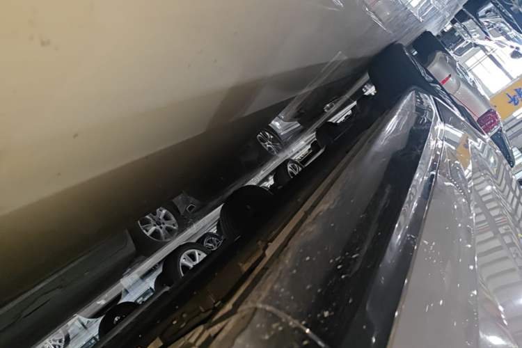 Used Lynk & Co 08 EM-P 2023 120km Long-Range Halo Right Side Sill
