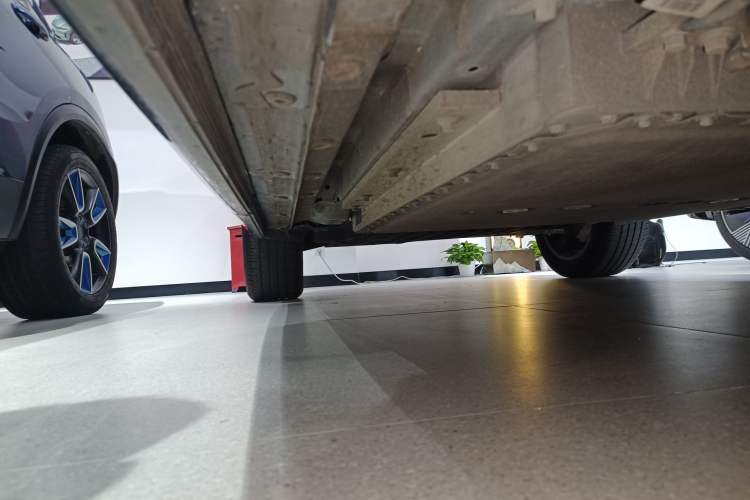 Used Lynk & Co 08 EM-P 2023 245km Ultra-Long Range Halo Right Side Sill