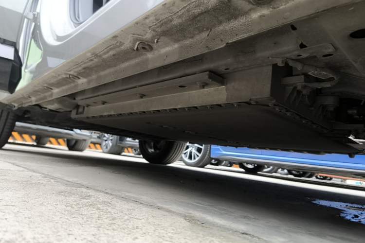Used Lynk & Co 08 EM-P 2023 120km Long-Range Halo Right Side Sill