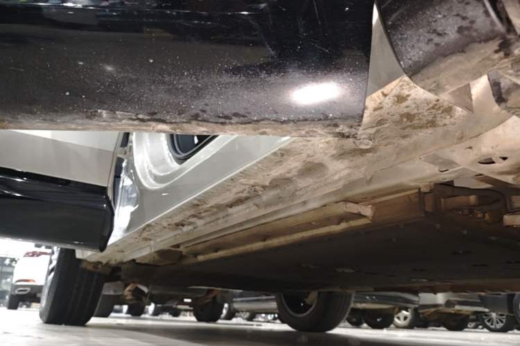 Used Lynk & Co 08 EM-P 2023 120km Long-Range Halo Right Side Sill