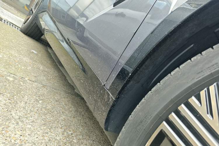 Used Lynk & Co 08 EM-P 2023 220 km Limited-Time Edition Right Side Sill