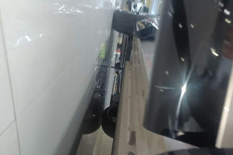 Used Lynk & Co 08 EM-P 2023 220km All-Wheel-Drive Performance Halo Right Side Sill