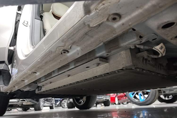 Used Lynk & Co 08 EM-P 2023 245km Ultra-Long Range Halo Right Side Sill