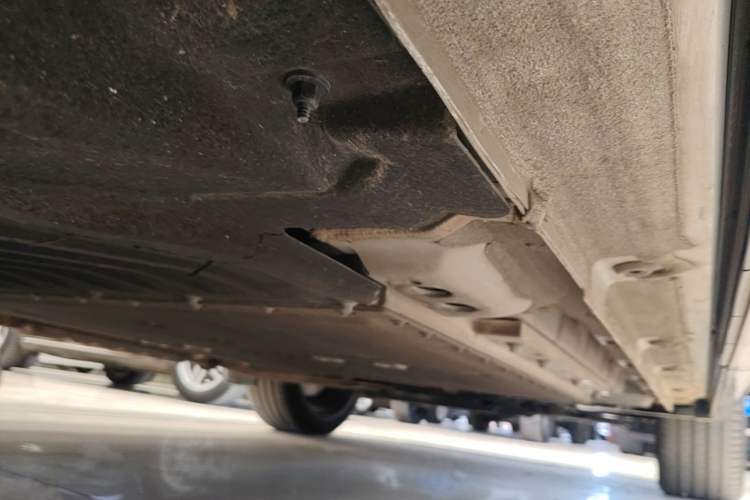 Used Lynk & Co 08 EM-P 2023 120km Long-Range Halo Right Side Sill