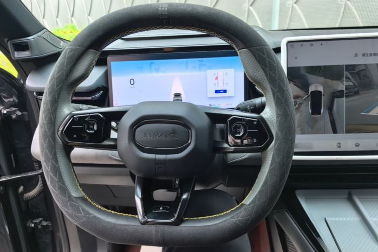 Used Lynk & Co 08 EM-P 2023 220km All-Wheel-Drive Performance Halo Steering Wheel