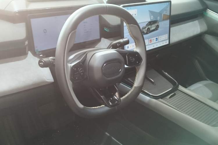 Used Lynk & Co 08 EM-P 2023 220km All-Wheel-Drive Performance Halo Steering Wheel