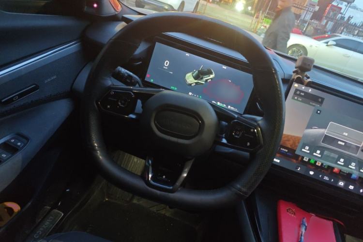 Used Lynk & Co 08 EM-P 2023 120km Long-Range Halo Steering Wheel