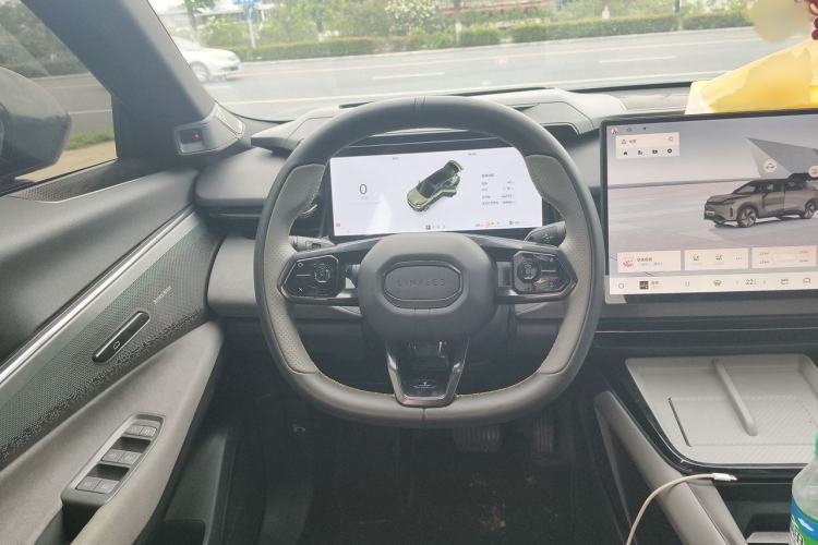 Used Lynk & Co 08 EM-P 2023 120km Long-Range Halo Steering Wheel
