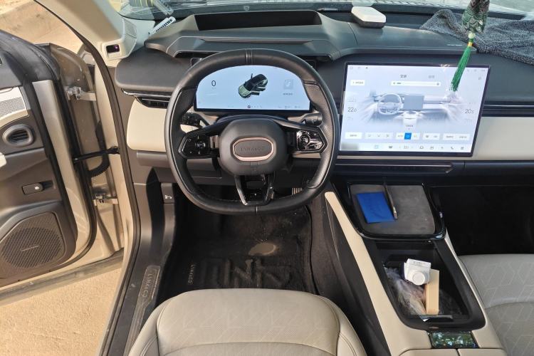 Used Lynk & Co 08 EM-P 2023 220km All-Wheel-Drive Performance Halo Steering Wheel